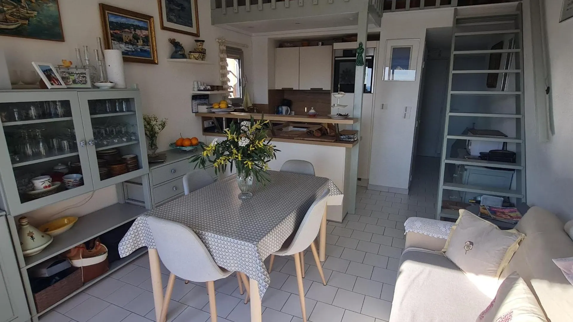 Appartement 3 Pieces Avec Balcon Et Acces Plage A Sainte-Maxime - Fr-1-780-55 0*,  France