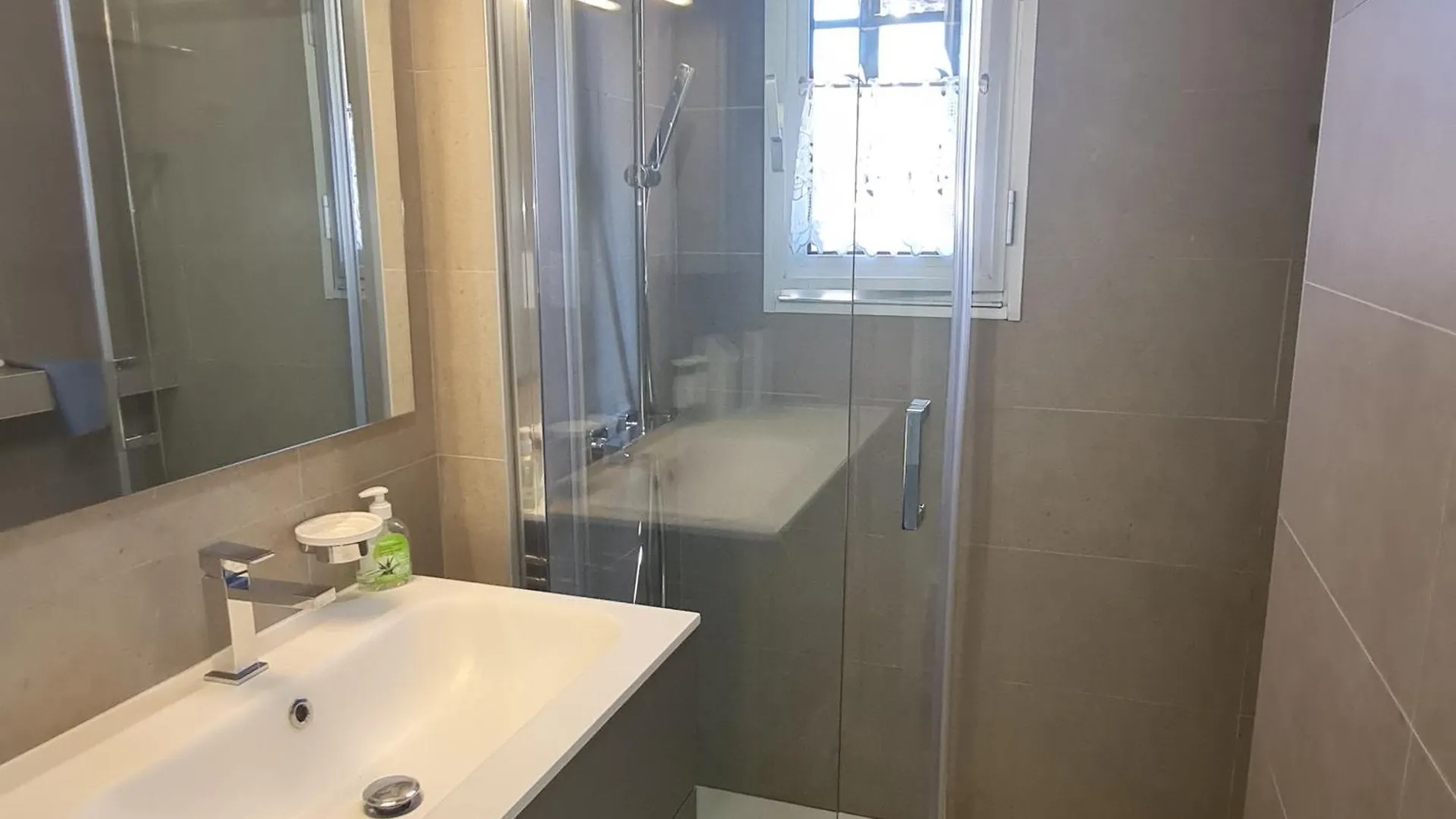 Appartement 3 Pieces Avec Balcon Et Acces Plage A Sainte-Maxime - Fr-1-780-55 0*,