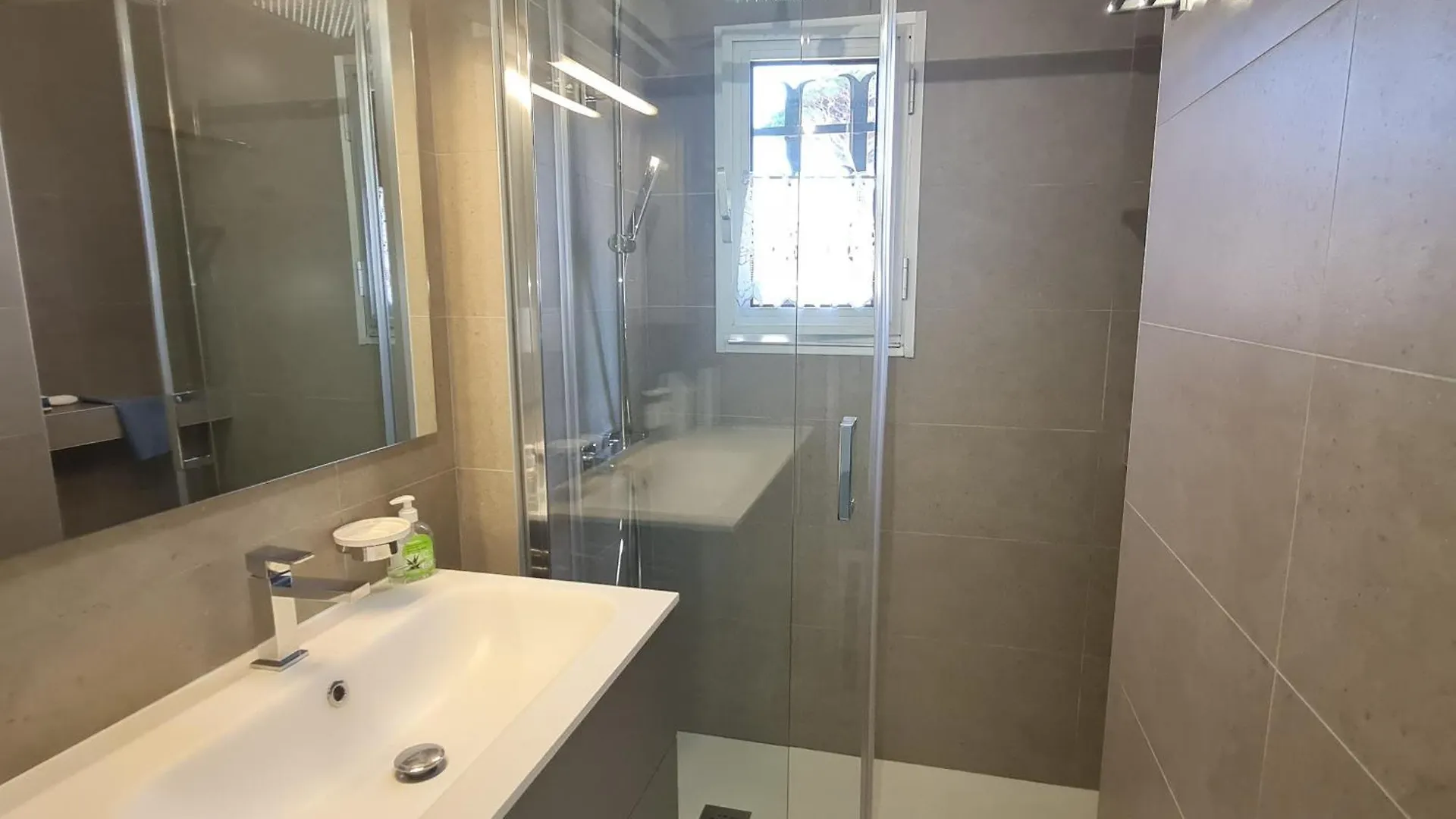 Appartement 3 Pieces Avec Balcon Et Acces Plage A Sainte-Maxime - Fr-1-780-55 Daire