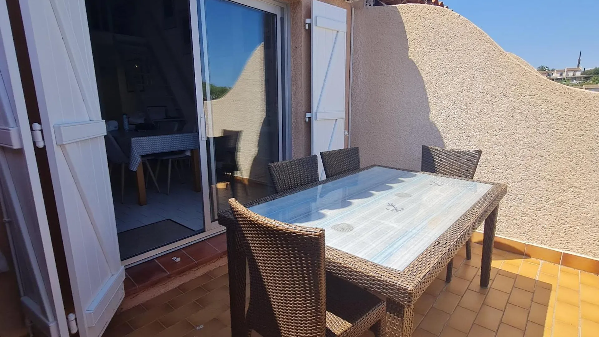Appartement 3 Pieces Avec Balcon Et Acces Plage A Sainte-Maxime - Fr-1-780-55 0*,