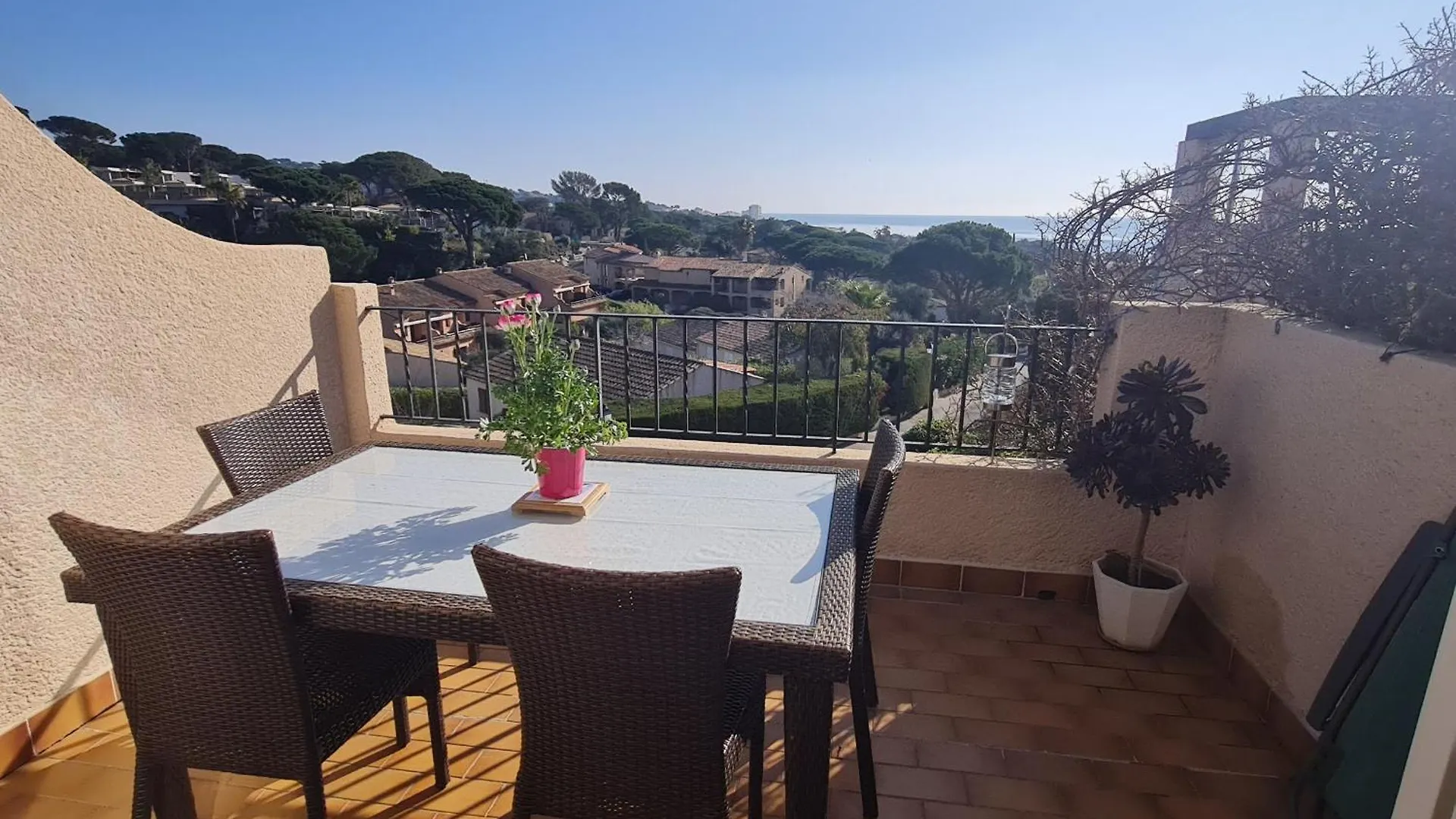 Appartement 3 Pieces Avec Balcon Et Acces Plage A Sainte-Maxime - Fr-1-780-55